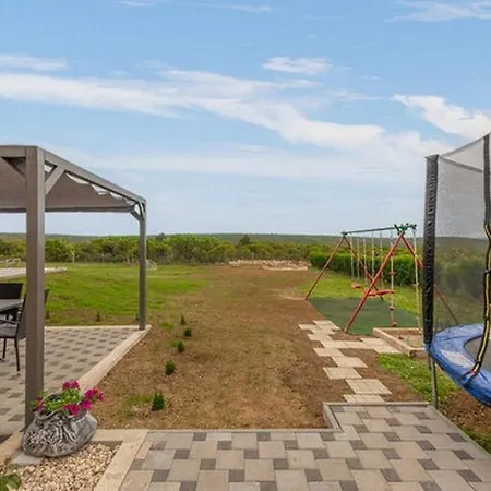 Dom wakacyjny Family Friendly House With A Swimming Pool Debeljak, Zadar - 25030 Debeljak