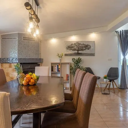 Dom wakacyjny Family Friendly House With A Swimming Pool Debeljak, Zadar - 25030