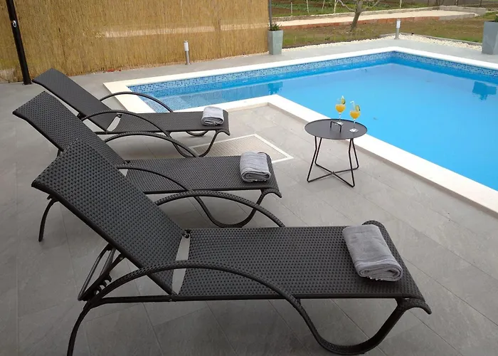 Дом отдыха Family Friendly House With A Swimming Pool - Zadar - 25030 *